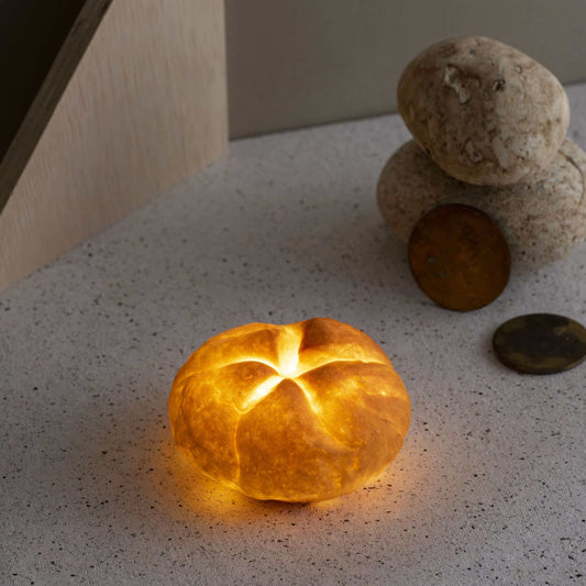 カイザーロール Bread Lamp (電池タイプ)| PAMPSHADE | Yukiko Morita PAMPSHADE Online shop