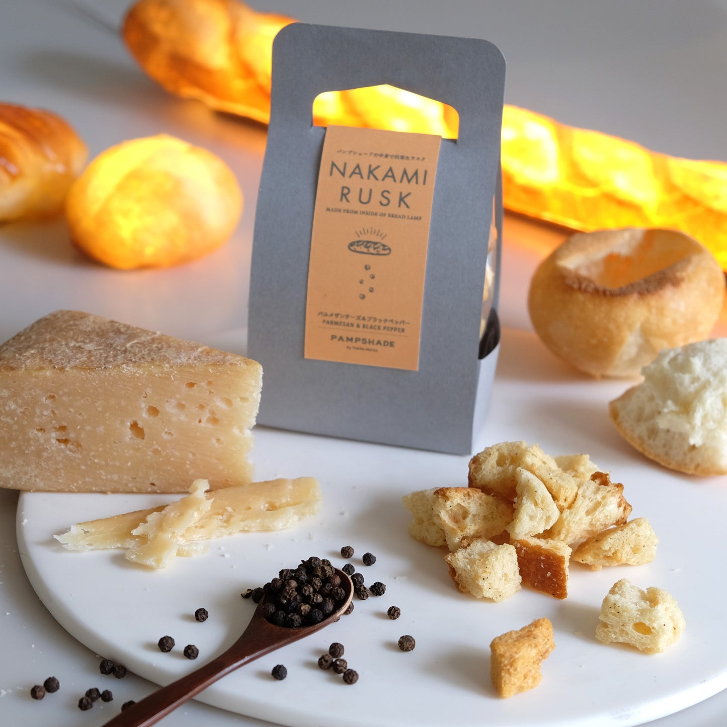 NAKAMI RUSK - Biscotte "fromage parmesan &amp; poivre noir" fabriquée à partir du contenu de l'ombre à pompe